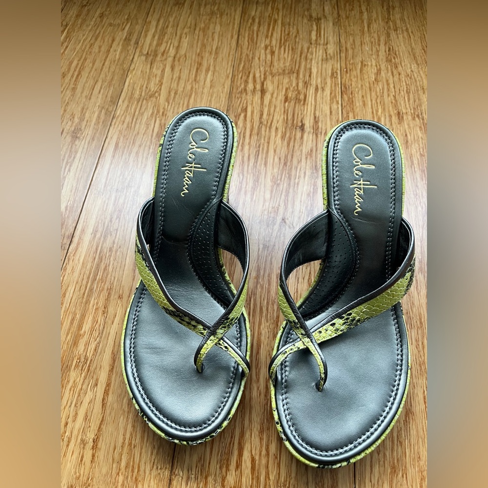 Cole Haan Air Snake 🐍 Wedge Heel Lime 🍋‍🟩 Green & Silver Leather Thong Sandal 8 - Picture 12 of 14